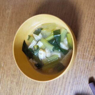 小松菜と揚げの鶏ガラ味噌汁